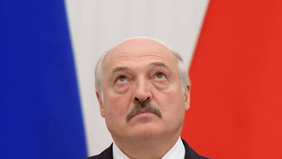 Саакашвили спел песню в суде Тбилиси