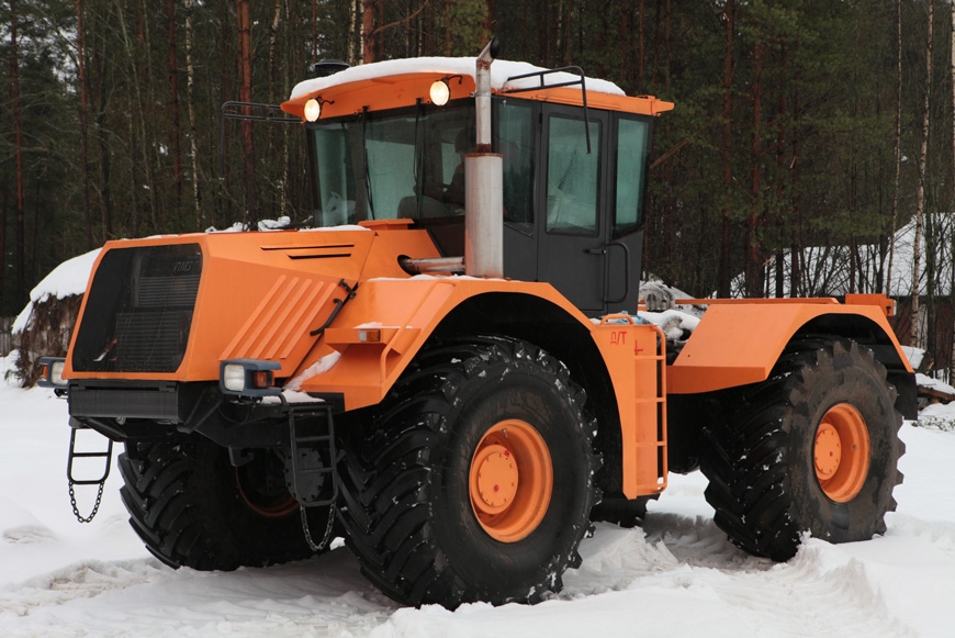 На российском заводе сошел с конвейера новейший трактор  К-704-4Р «Станислав»