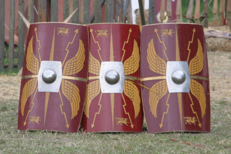 Оружие из глубины веков. Щиты и мечи Рима оружие