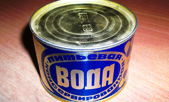 Что на самом деле было в советских банках с консервированной водой: смотрим, из чего она состояла 