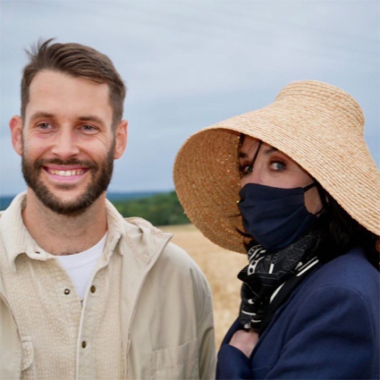 Тина Кунаки и Изабель Аджани посетили показ Jacquemus на пшеничном поле Изабель, гостей, коллекцию, Кунаки, сумочкой, модниц, среди, культовой, стать, успела, которая, Chiquito, миниатюрной, популярного, образ, JacquemusДополнила, линейке, вещей, фирменных, пуговицах