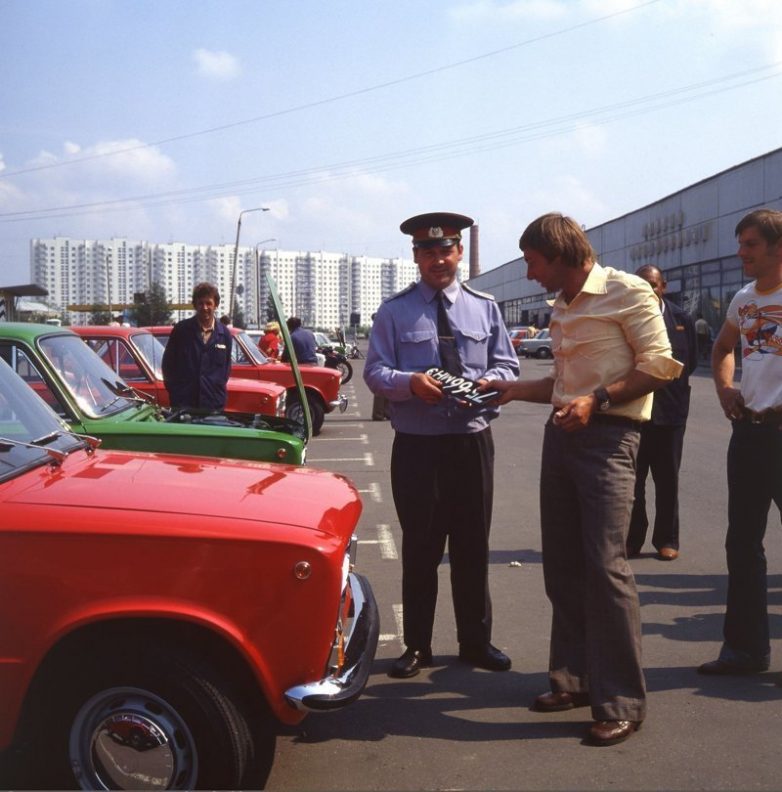 Как покупали машины в СССР? Как покупали машины в СССР? автомобили