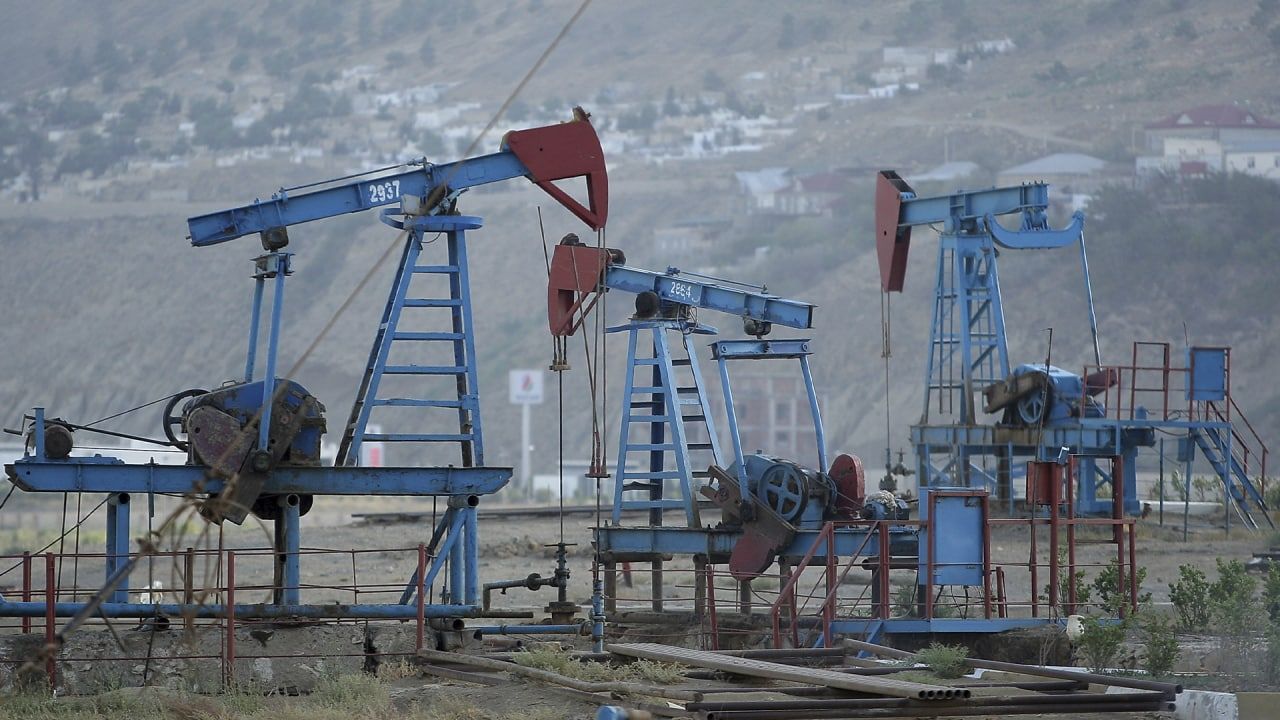 Добыча нефти в казахстане. Нефть краснодарского края. Добыча нефти в ставропольском крае. Добыча попутного нефтяного газа. Добыча нефти в краснодарском крае.