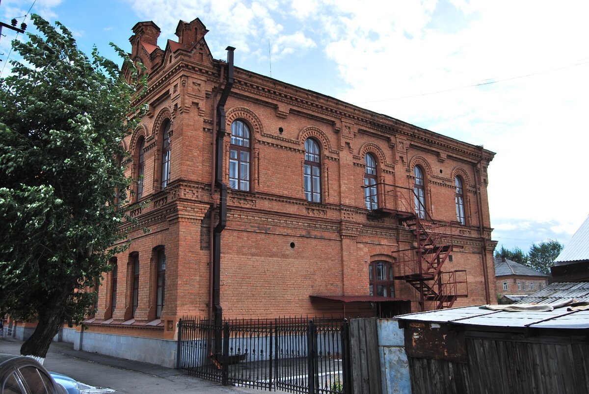 Почему одни старинные дома даже немцы не могли взорвать. А другие рассыпаются на глазах? Почему одни старинные дома даже немцы не могли взорвать. А другие рассыпаются на глазах? ремонт и строительство