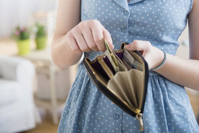 Что нельзя хранить в кошельке: 5 вещей, которые отталкивают деньги 