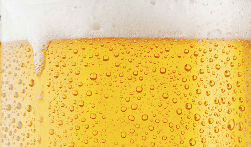 Камни в почках
Пиво — шикарное мочегонное, как все мы знаем не понаслышке. К тому же, алкоголь расширяет трубы, связывающие почки и мочевой пузырь. Так что, пиво может помочь вам избавиться от надоевших камней в почках.