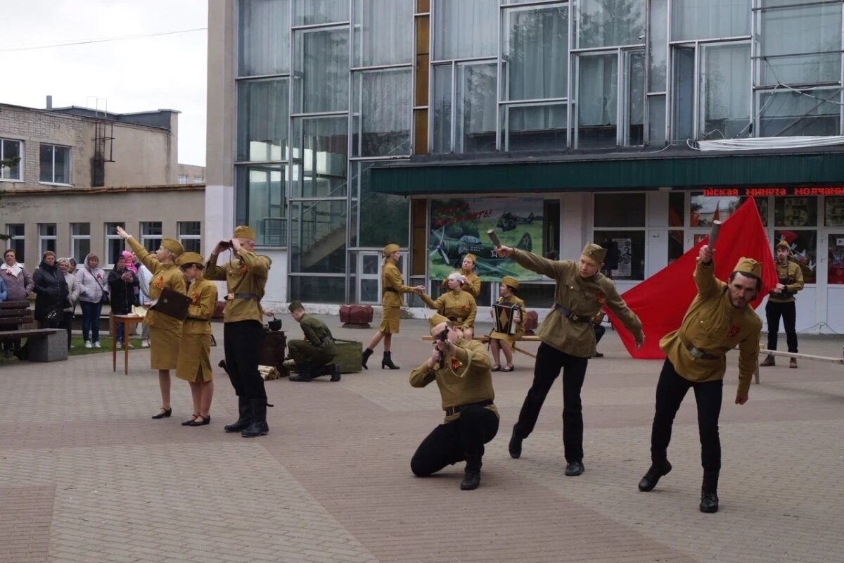 Театрализованный концерт показали на улице в Тверской области
