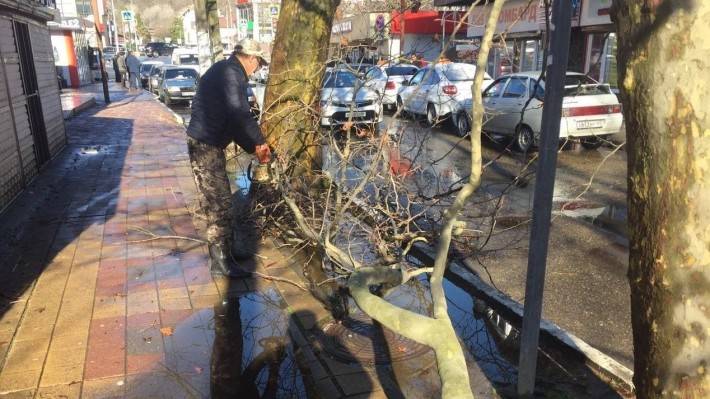 Рабочие восстановили около 80 процентов поврежденных энергообъектов в Краснодарском крае Общество