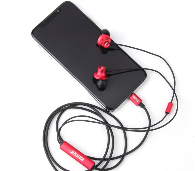 В новые наушники встроили FM-приемник В новые наушники встроили FM-приемник аудио