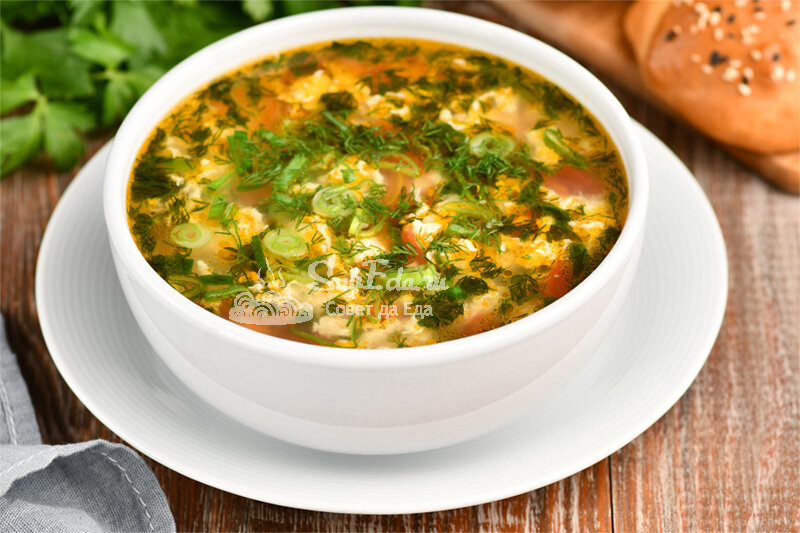 Отличный суп без мяса и рыбы, готовится всего 10 минут. Для него потребуется небольшое количество продуктов. Конечно, готовить его можно в любой сезон.