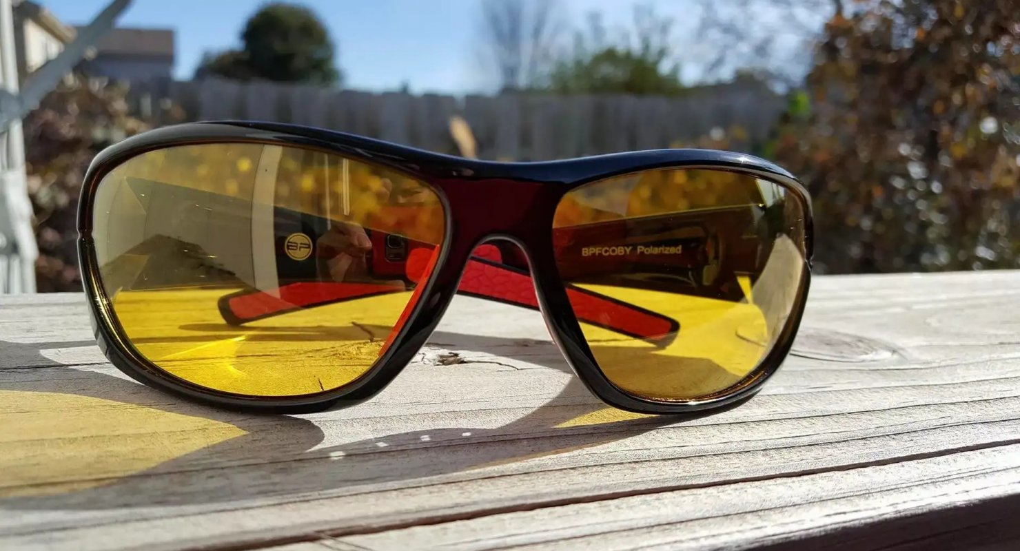 Для чего водителю зимой нужны поляризационные очки?