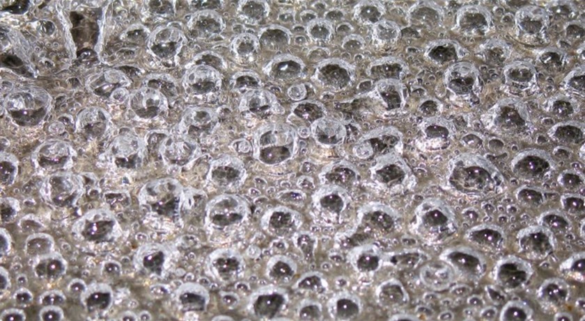 бурлящая вода. булькающая жижа. булькающая жижа. кипящая вода текстура. кипящая вода.