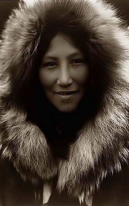 Инуитская девушка. Фотограф: Edward S. Curtis