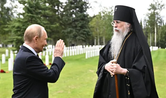 «Сожалею о скандале». Архиепископ Алексий высказался о встрече с Путиным на Аляске. За что ему пришлось извиняться?