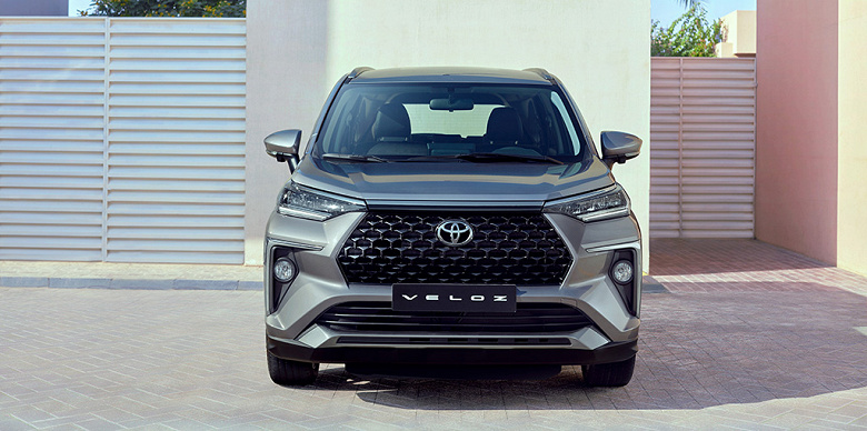 Семиместная Toyota Veloz подешевела в России до 2,9 млн рублей. Четыре месяца назад такие машины предлагались под заказ за 3,6 млн рублей
