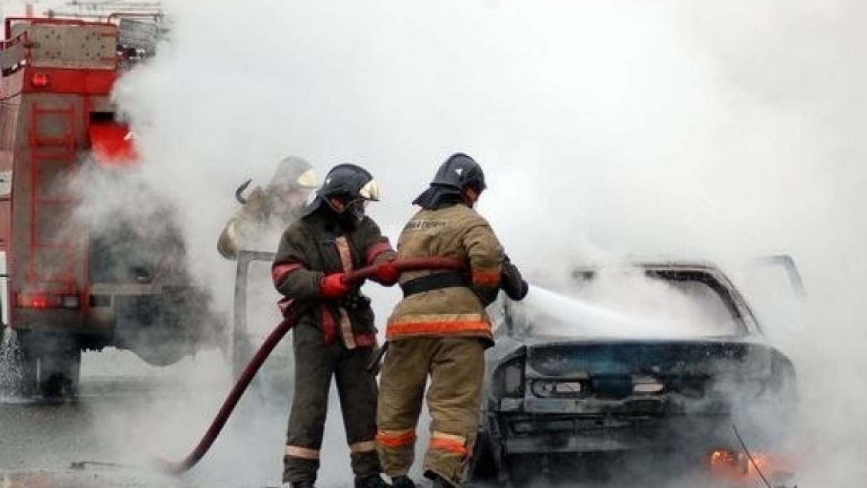Огонь уничтожил салон автомобиля Volkswagen в Невском районе