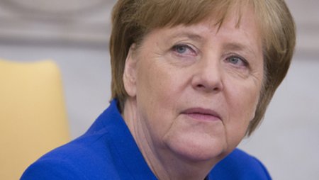 Обнажённая Меркель верхом покоряет русского медведя: Немецкая художница приготовила подарок канцлеру. Не понравится - Путину новости,события,общество