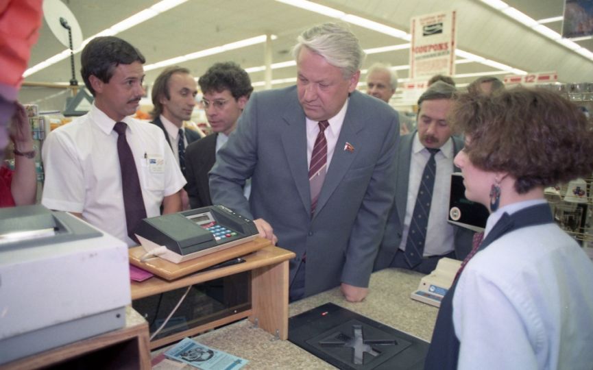Как Ельцин впервые в жизни сходил в супермаркет США. Визит 1989 года Ельцин, только, магазин, Борис, супермаркета, Николаевич, магазина, после, ассортимент, супермаркет, администратор, буквально, стало, людей, время, Ельцина, Хьюстон, изобилие, американский, жизнь