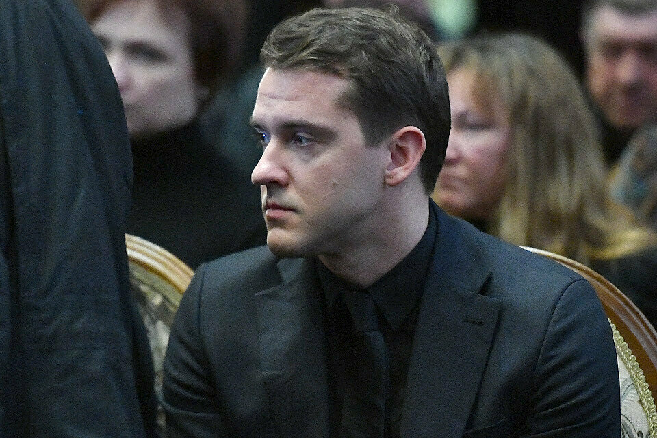 Иван Булдаков на похоронах отца.