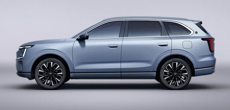 Новый уровень для Jetour. Новейший Jetour X70L оценили всего в 142,9 тыс. юаней (1,7 млн рублей). Это аналог Geely Monjaro с 254-сильным мотором и 8-ступенчатым «автоматом»