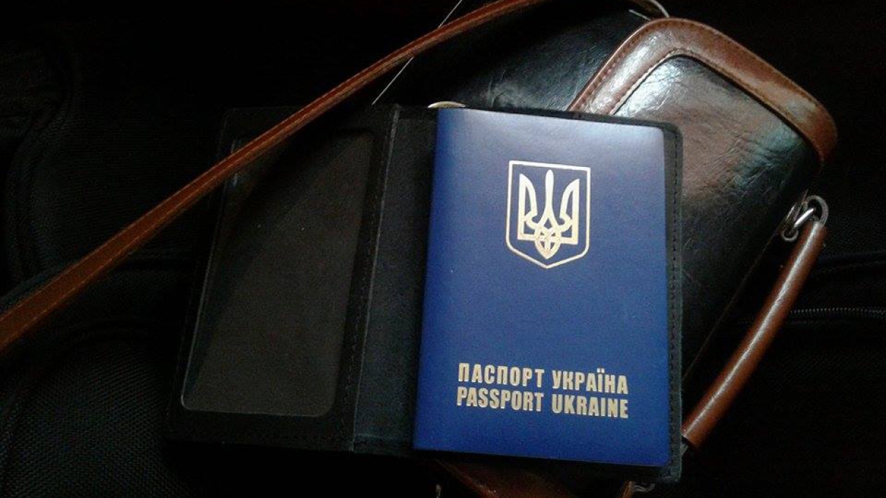Корнилов: Владельцы паспортов РФ действительно могут лишиться украинского гражданства Корнилов: Владельцы паспортов РФ действительно могут лишиться украинского гражданства Политика