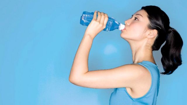 Так сколько же воды надо выпивать ежедневно? И зачем?