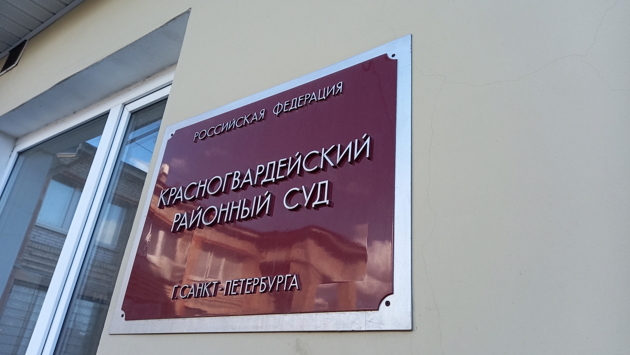 В суде Петербурга выясняли, как банкоматы «Сбера» раздают по 5 тысяч любому желающему