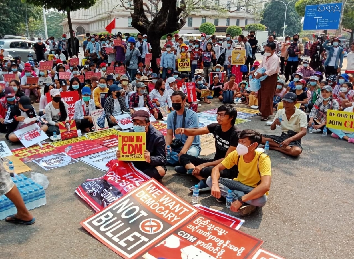 Время неповиновения: чиновники Мьянмы оказались на распутье