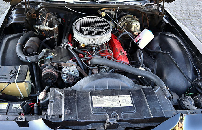 Двигатель Buick Riviera.