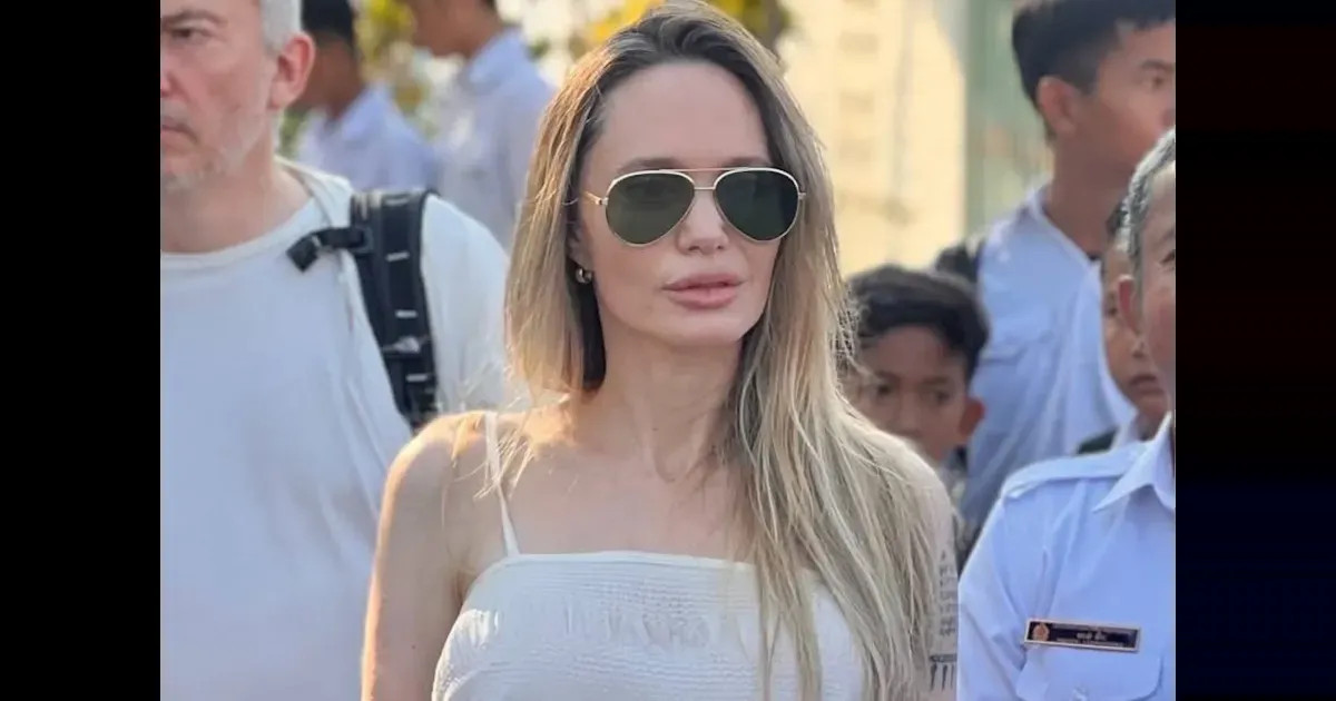 Анджелина Джоли появилась на публике в Камбодже