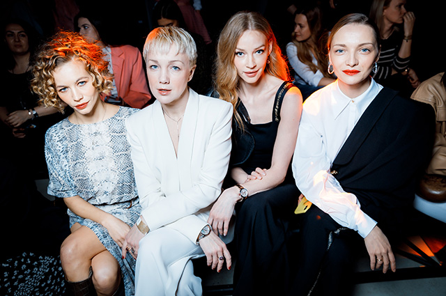 Дарья Мороз, Светлана Ходченкова, Светлана Устинова, Дарья Клюкина и другие на модном показе в Москве