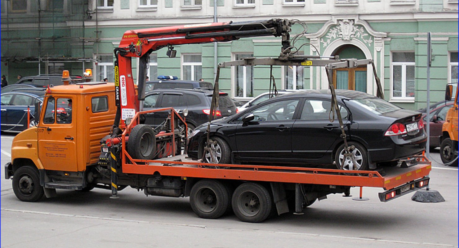 Эвакуатор грузит автомобиль — можно ли остановить?