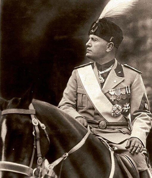 Расстрел Муссолини: любовница пыталась защитить его своим телом