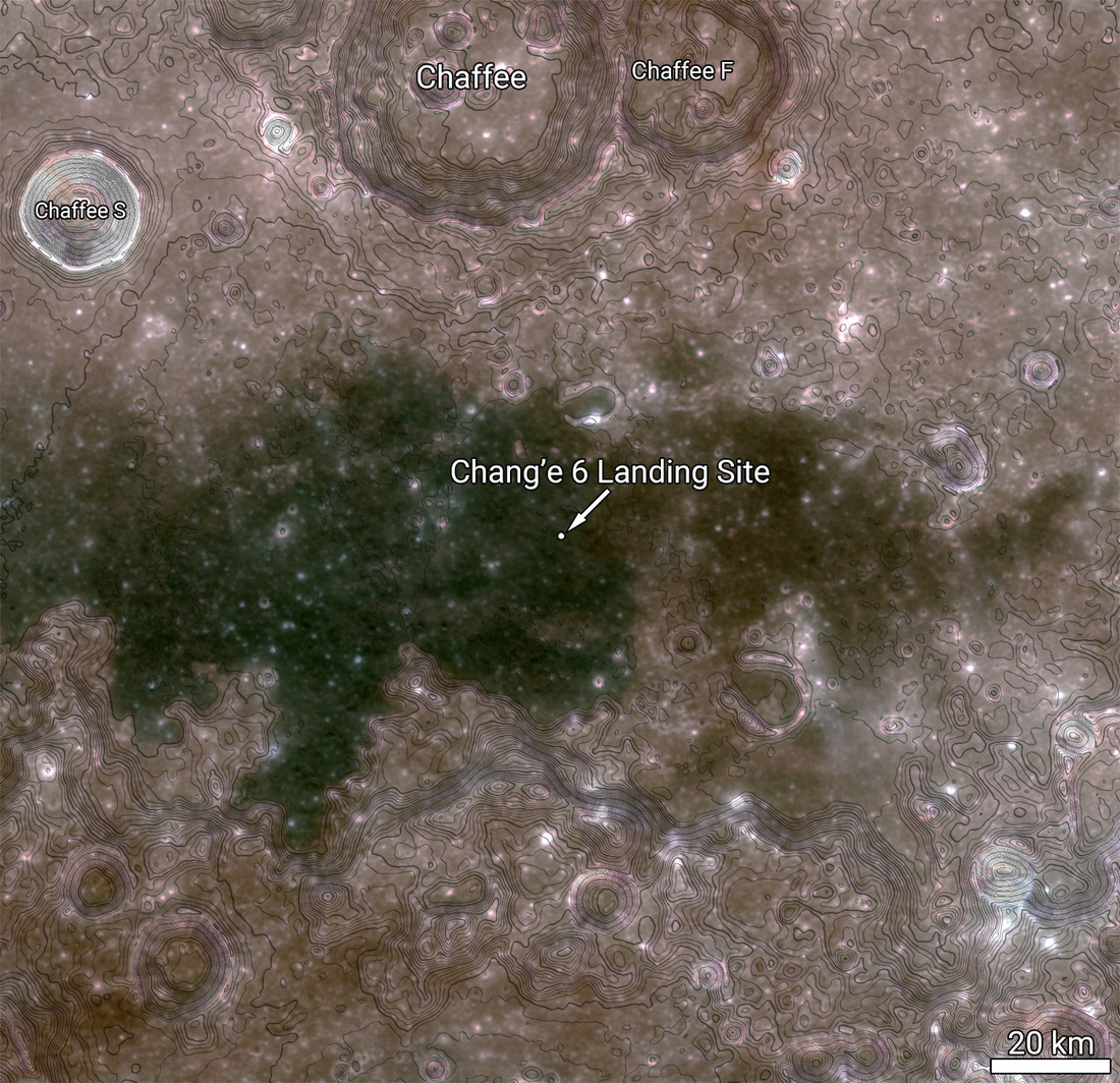 «Чанъэ-6» прилунилась в морском (тёмном) регионе, полном базальта. Изображение представляет собой эмпирическую цветную мозаику из снимков широкоугольной камеры LRO (красный, зеленый, синий — полосы 689, 415, 321 нм соответственно), цвета усилены, контурные линии обозначают 100-метровые интервалы высот. Ширина изображения 190 километров, север сверху. Credit: NASA/GSFC/Arizona State University.