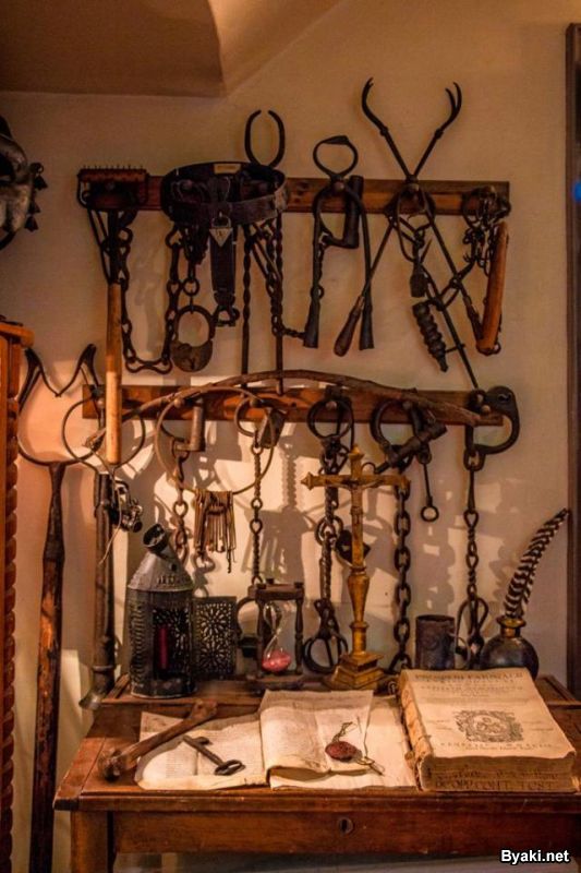 Удивительная коллекция старинных орудий пыток