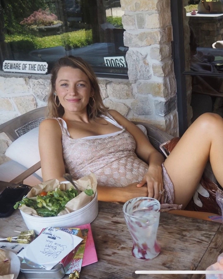 Беременная Блейк Лайвли показала свой живот, чтобы папарацци оставили ее в покое. Серия фото Звездные дети