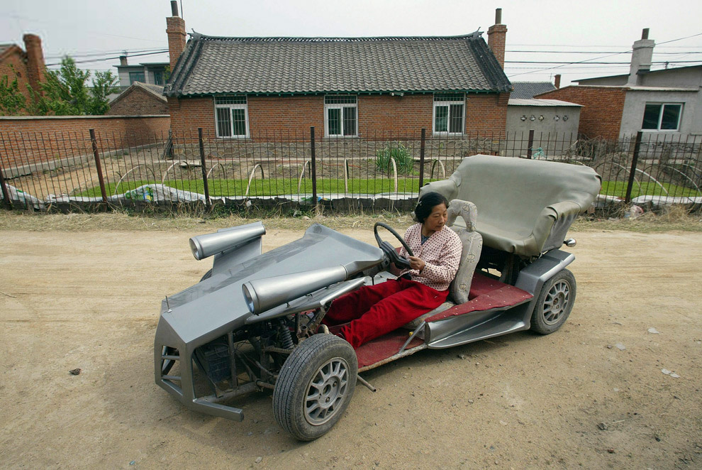Безумная машина на окраине Шэньяна, Китай