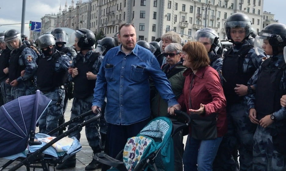 Ребенка задержали на митинге — родителей ограничат в правах? Комментирует Елена Альшанская Ребенка задержали на митинге — родителей ограничат в правах? Комментирует Елена Альшанская