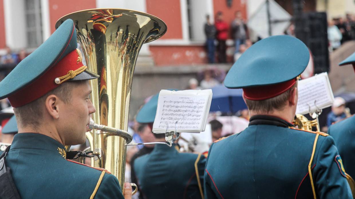 Руководитель оркестра 35-й ракетной дивизии Романов признан лучшим дирижером ВС России Армия