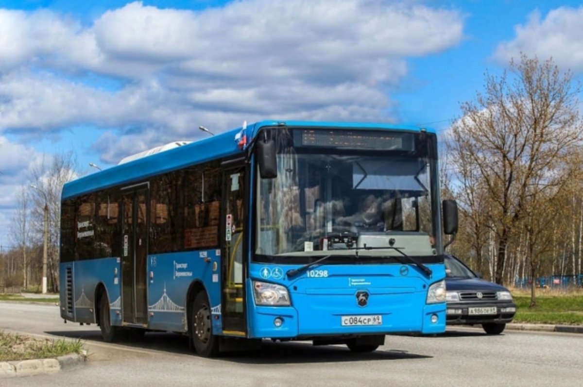 В Омске автобус сбил сотрудника ДПС