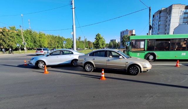 В Бобруйске под колеса авто попали двое детей.