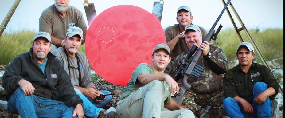 ​Джим Спинелла (с винтовкой в руках) и его команда hillcountryrifles.com - Топ-10 новостей 2016 года | Военно-исторический портал Warspot.ru