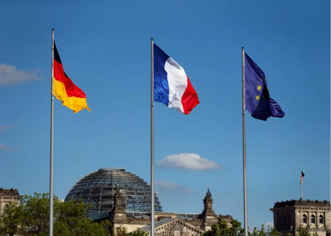 Франция латвия. Европейский Союз Франция. ФРГ И Франция. Франция и Евросоюз. Флаг Германии и Франции.