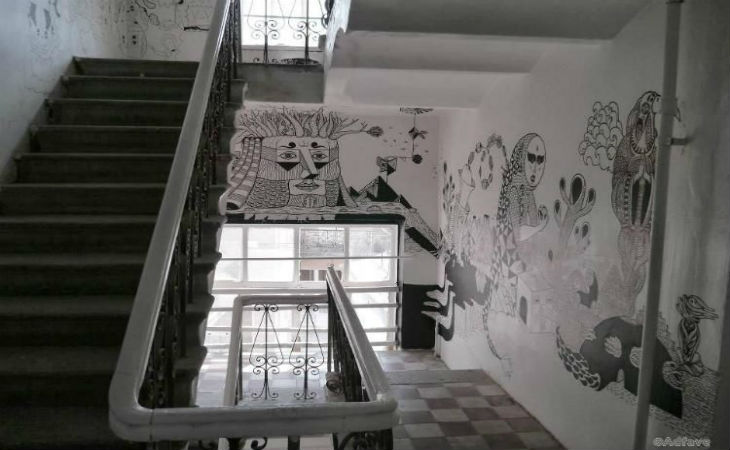 Жильцы дома решили, что хотят жить в красивом подъезде, и преобразили его до неузнаваемости Жильцы дома решили, что хотят жить в красивом подъезде, и преобразили его до неузнаваемости