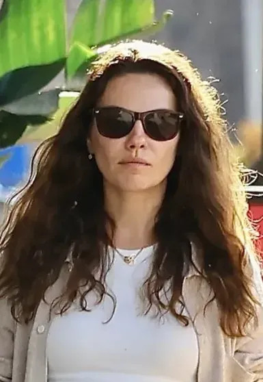 Мила Кунис появилась на публике с 11-летней дочерью от Эштона Кутчера Кунис, Кутчер, время, также, Эштона, Кутчера, этого, Однако, пошла, вновь, карьера, Более, произошло, видимости, Европу, внимания, прячась, снялся, перебраться, намерена