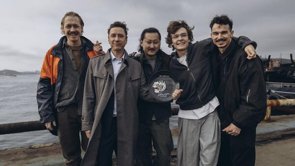 Вышли постер и новые фотографии сериала «Обнальщик»