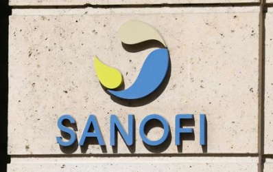 FILE PHOTO: The logo of Sanofi is seen at the company's headquarters in Paris, France, April 24, 2020. REUTERS/Charles Platiau/File Photo