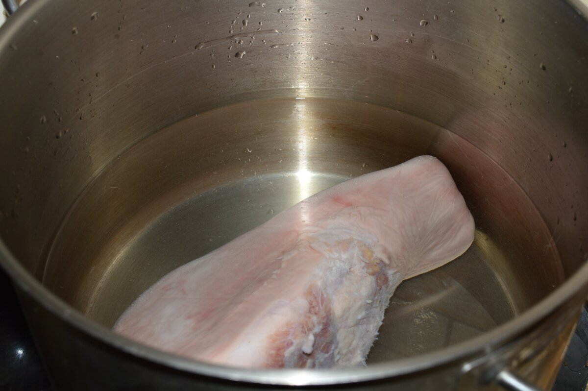 Как варить свиной язык в кастрюле рецепт с фото пошагово