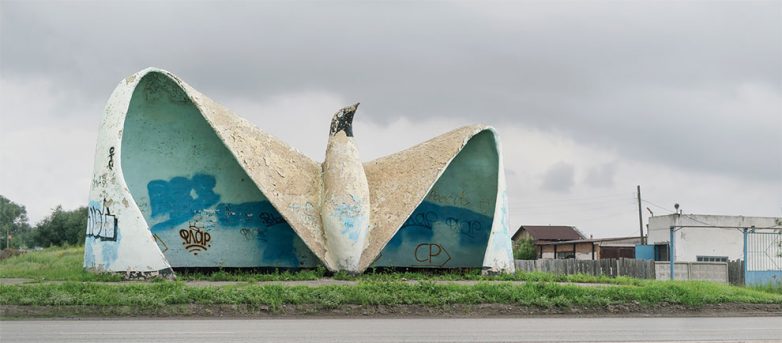 Советские автобусные остановки в объективе канадского фотографа 