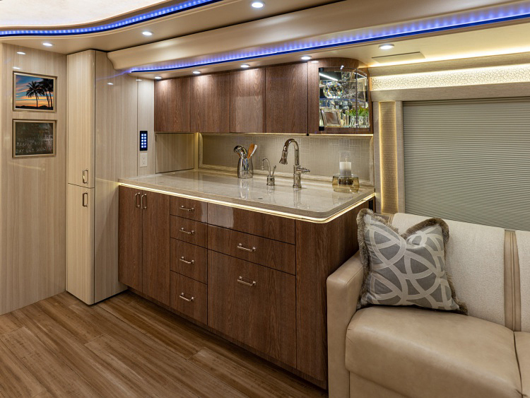 Джастин и Хейли Бибер провели романтический уикенд в парке Юты: экскурсия по их дому на колесах за 1 миллион долларов Джастин и Хейли Бибер провели романтический уикенд в парке Юты: экскурсия по их дому на колесах за 1 миллион долларов Стиль жизни,Путешествия